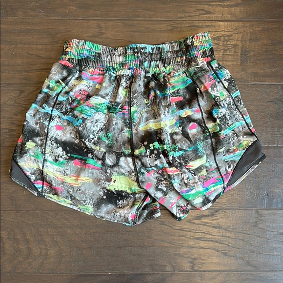 Lululemon Hotty-Hot HR 4” shorts - Picture 3 of 5